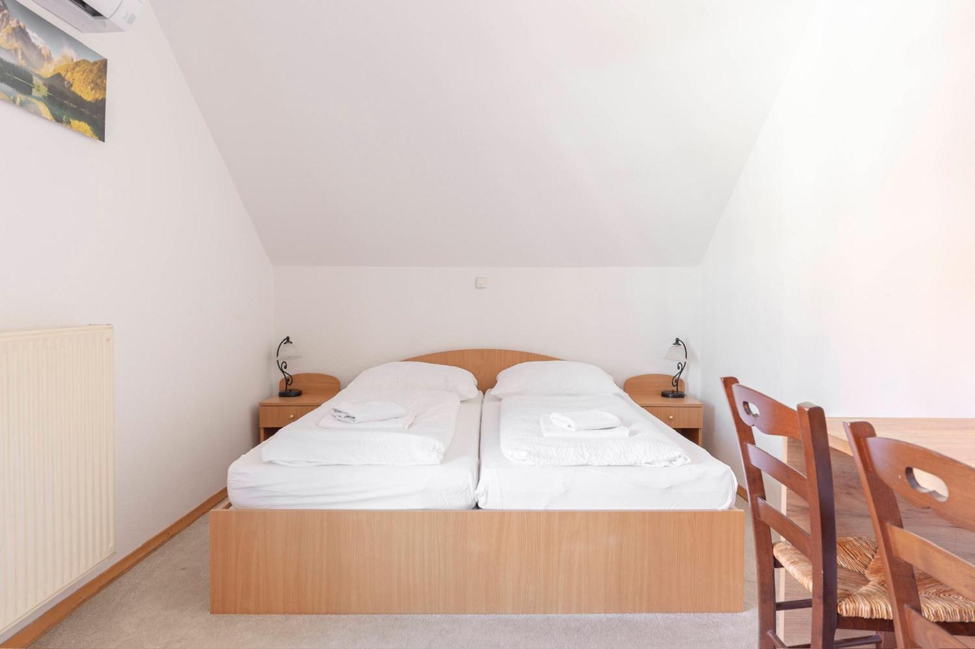 Hotel Gostilna Logar Hotemaze Esterno foto