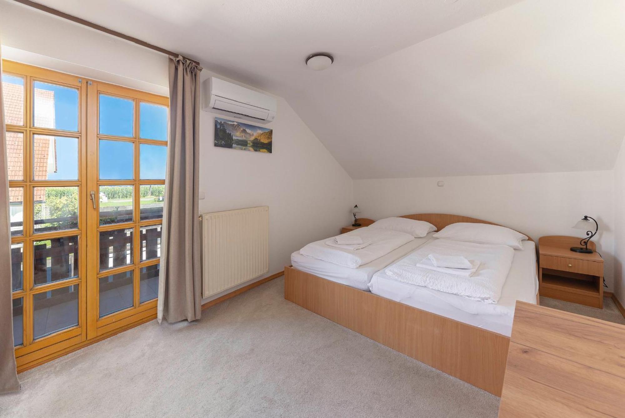 Hotel Gostilna Logar Hotemaze Esterno foto