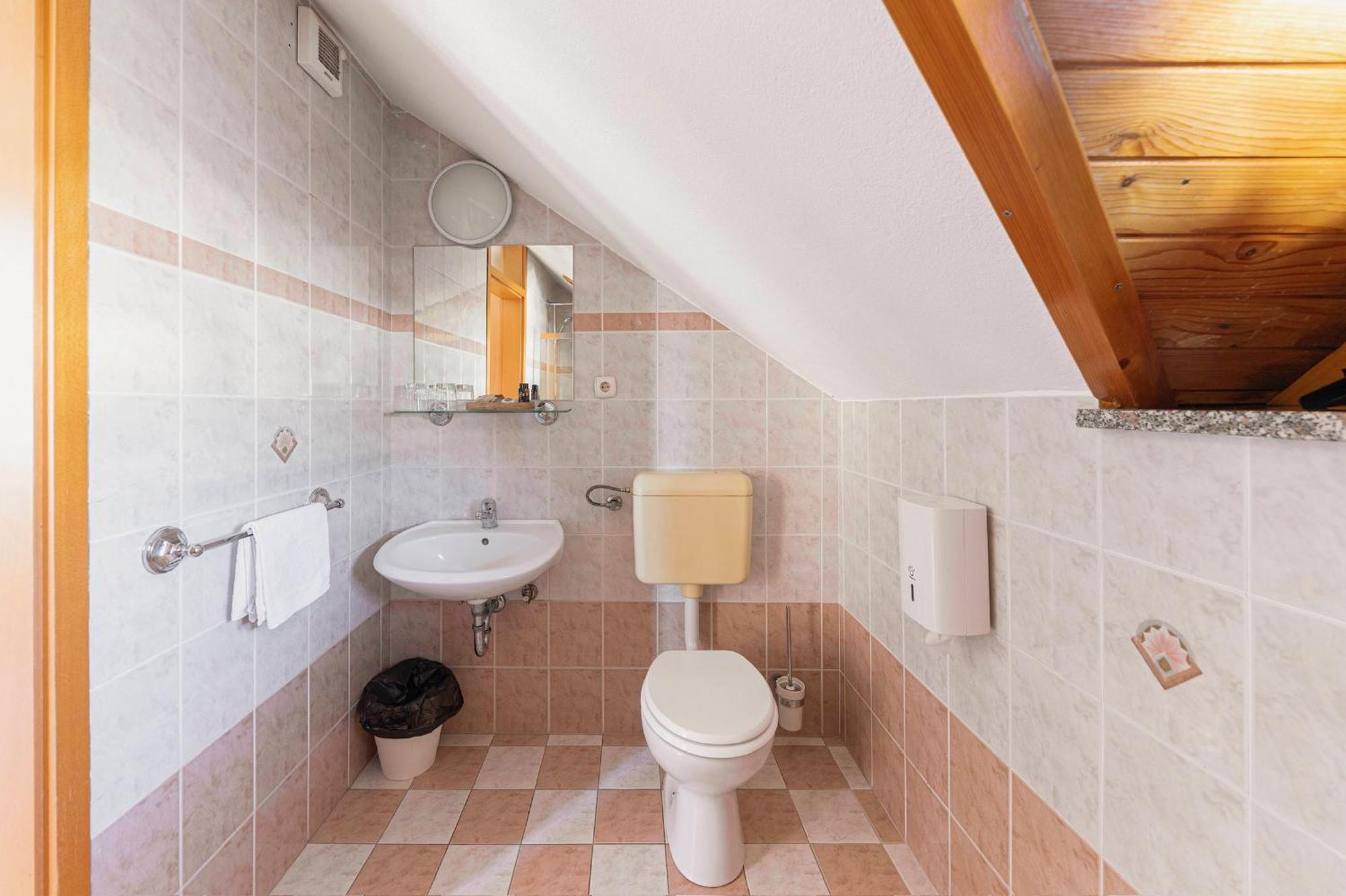Hotel Gostilna Logar Hotemaze Esterno foto