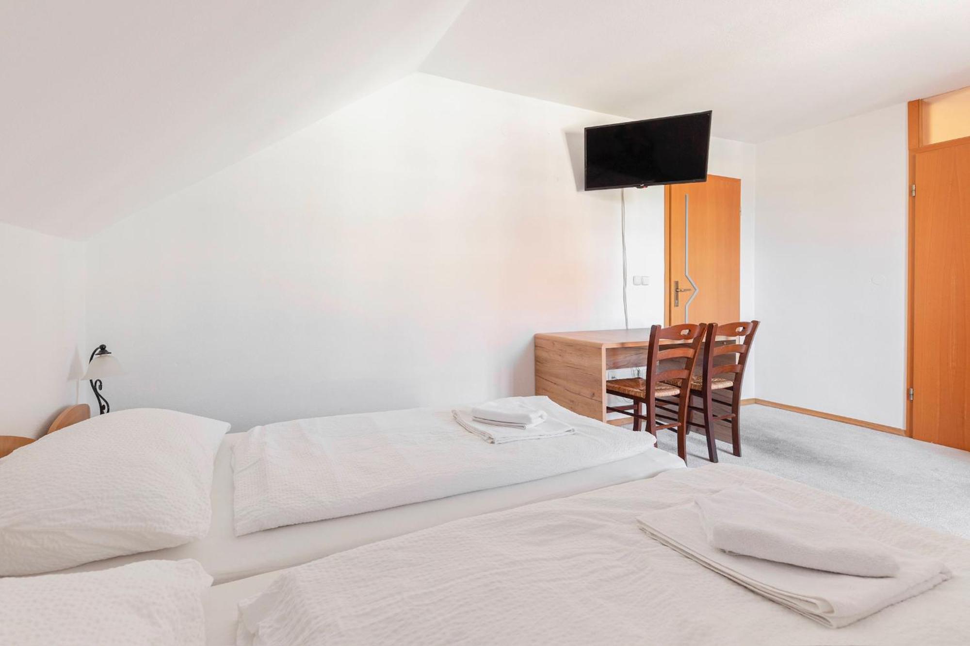 Hotel Gostilna Logar Hotemaze Esterno foto