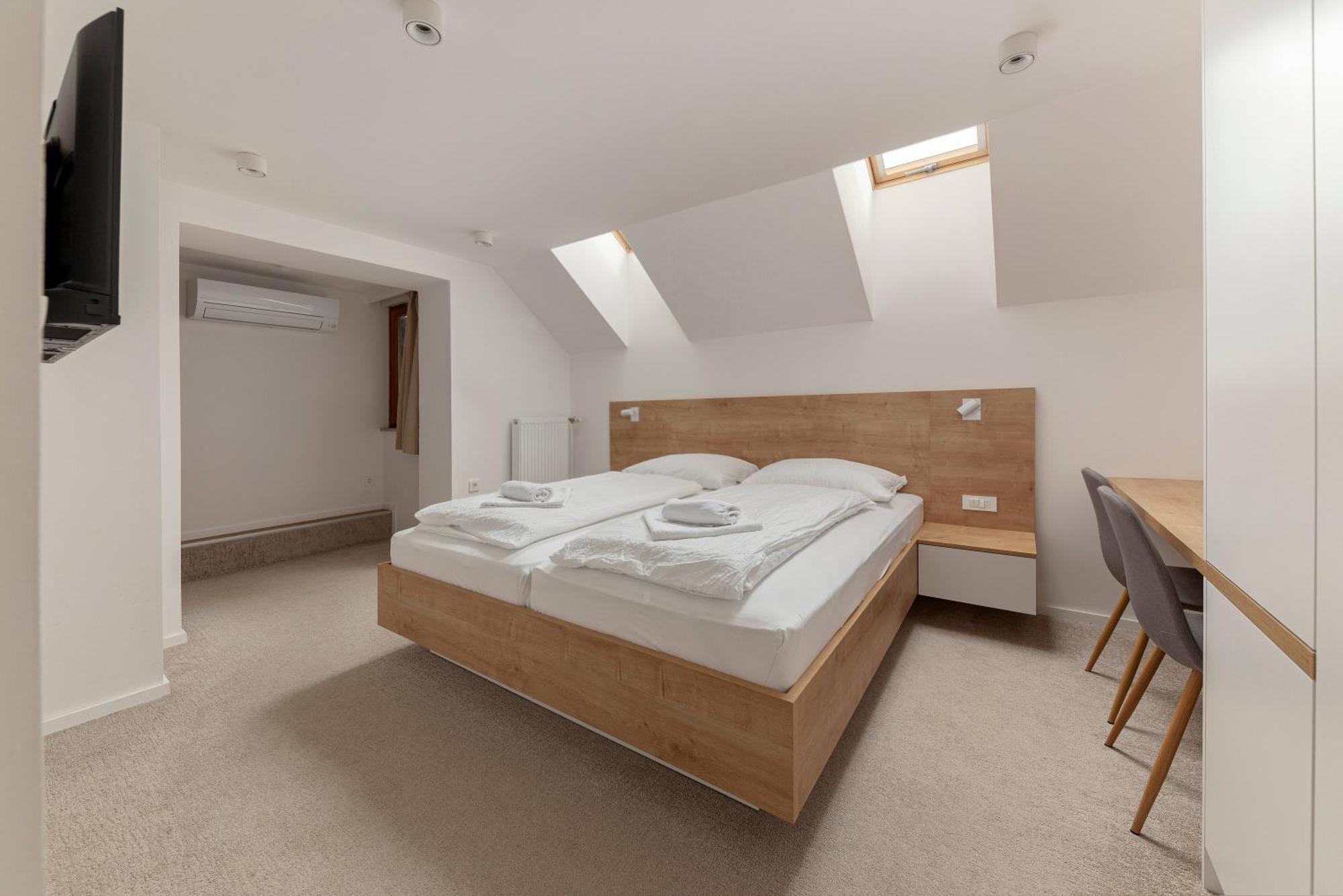 Hotel Gostilna Logar Hotemaze Esterno foto
